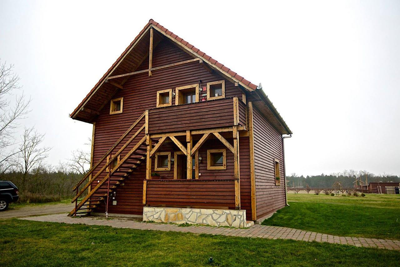 El Bronco Working Ranch Izsak Exterior photo
