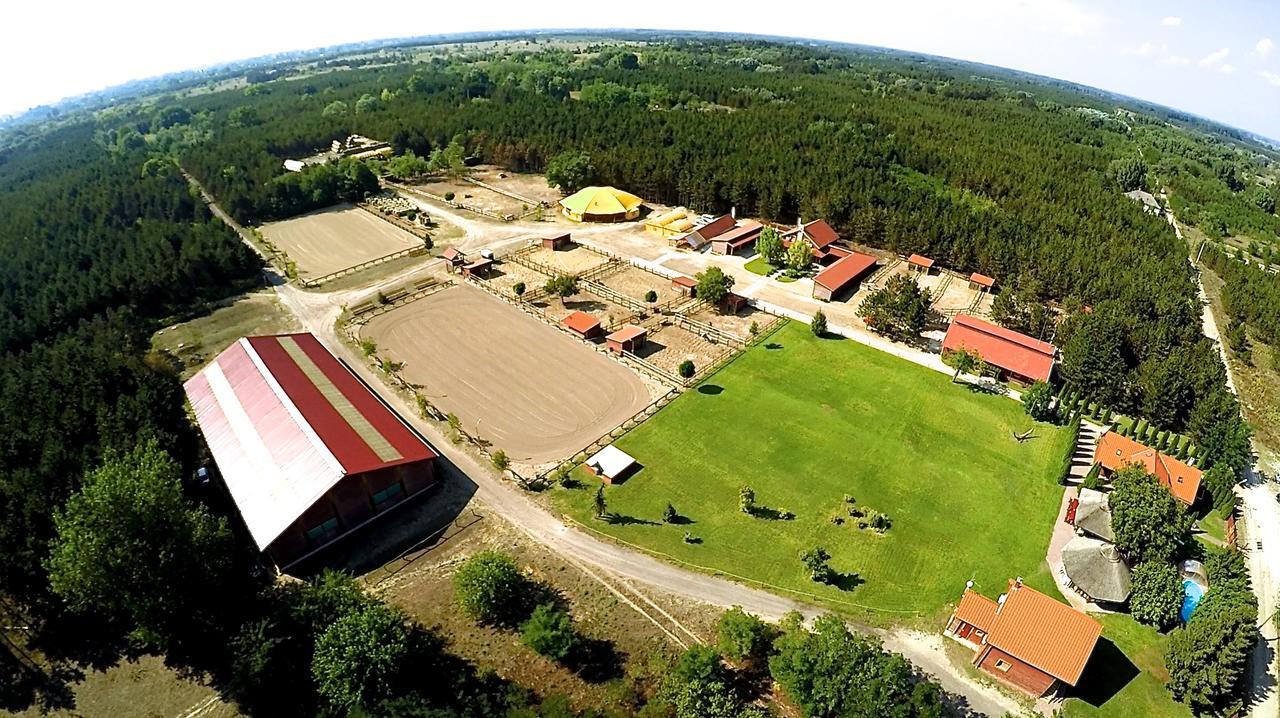 El Bronco Working Ranch Izsak Exterior photo