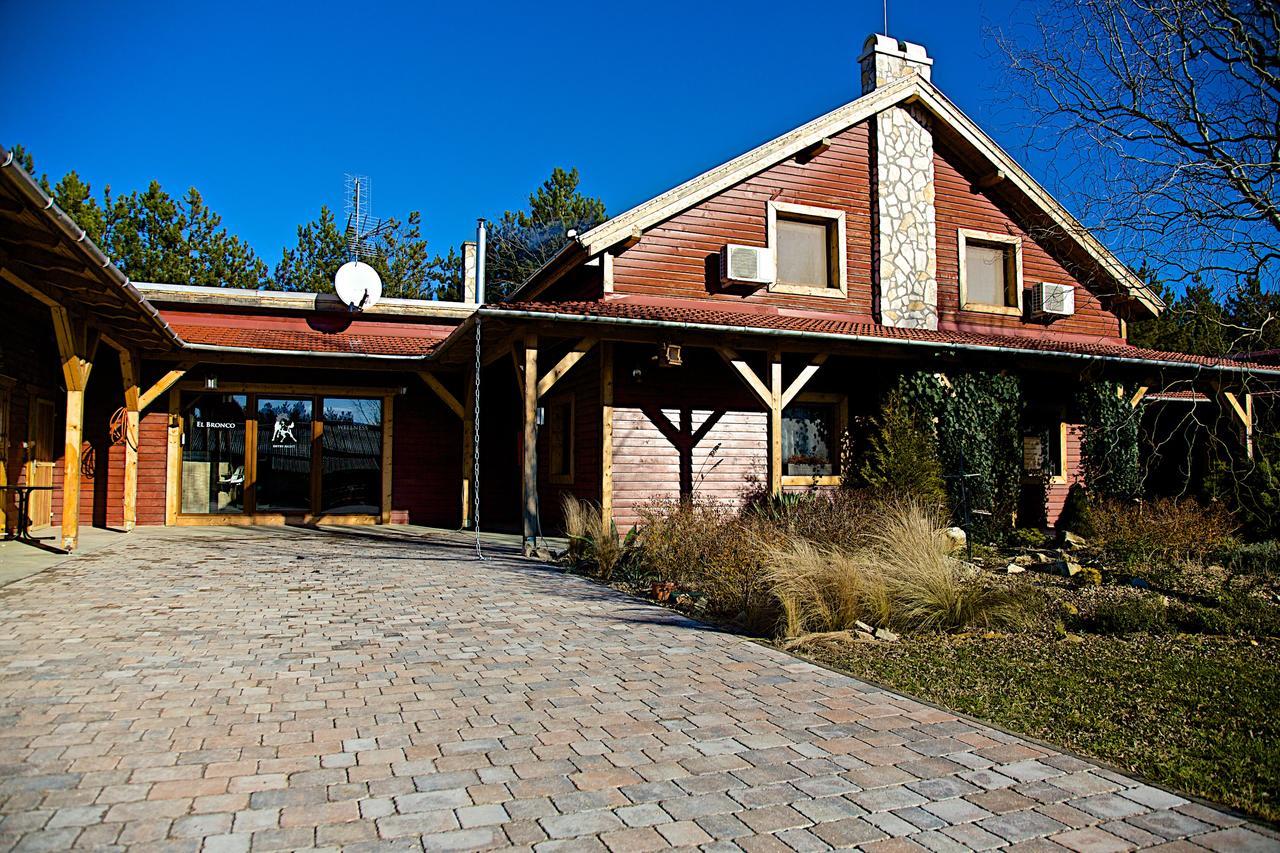 El Bronco Working Ranch Izsak Exterior photo