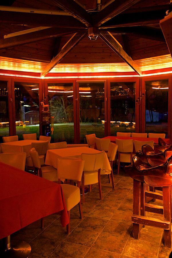 El Bronco Working Ranch Izsak Exterior photo